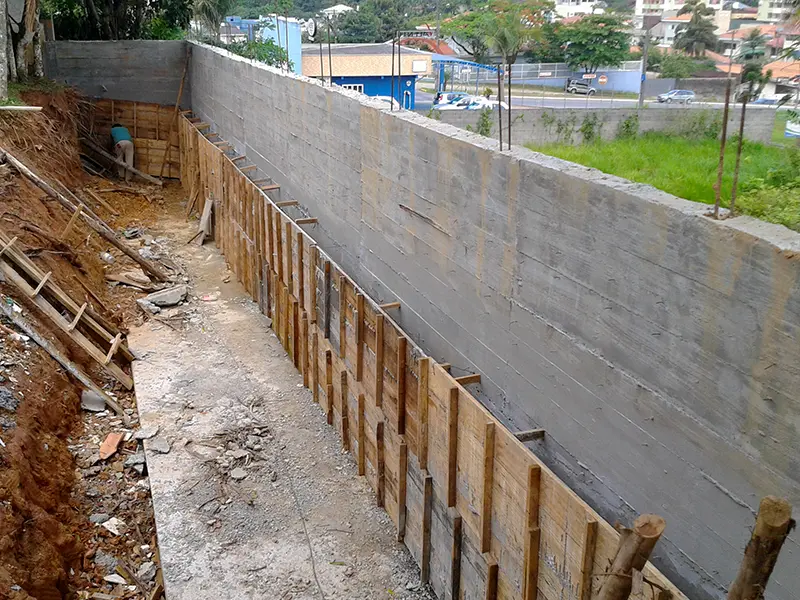 Drenagem de Muro de Arrimo para contenção de barranco